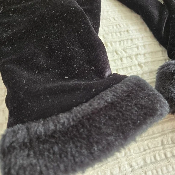 Cejon Shiny Black Velour Insulated Gloves - Picture 2 of 7